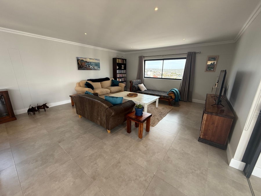 5 Bedroom Property for Sale in Myburgh Park Western Cape